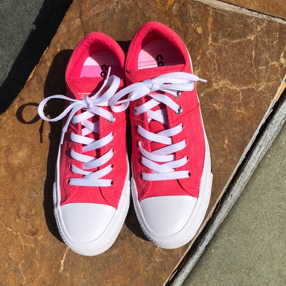 Converse Shoes - 🎉Host Pick🎉Like new! Converse All Star size 7
